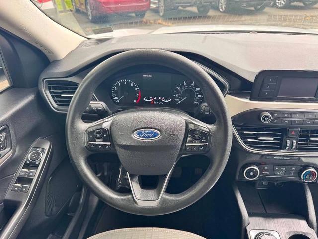 Photo of 2021 Oxford White Ford Escape