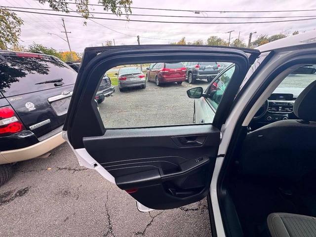 Photo of 2021 Oxford White Ford Escape