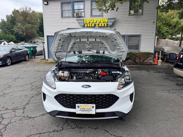 Photo of 2021 Oxford White Ford Escape