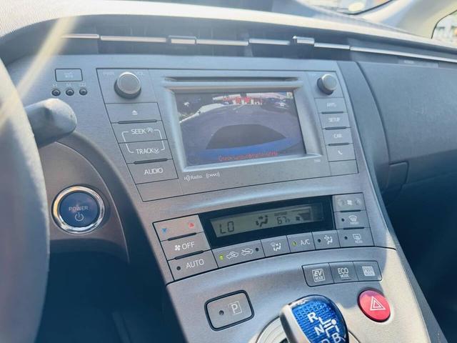 Photo of 2013 White Toyota Prius