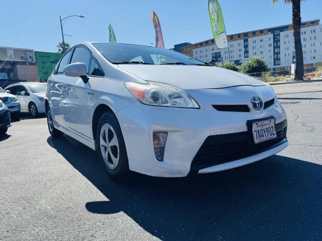 Photo of 2013 White Toyota Prius
