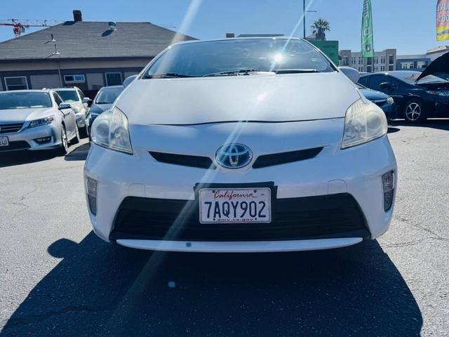Photo of 2013 White Toyota Prius