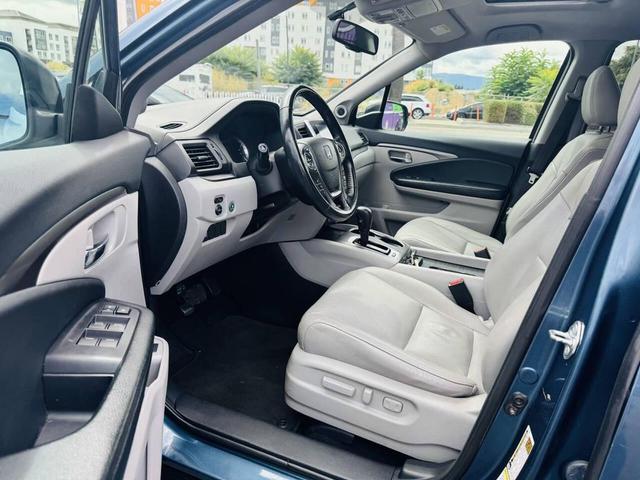 Photo of 2016 Blue Honda Pilot