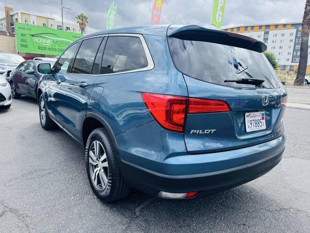 Photo of 2016 Blue Honda Pilot