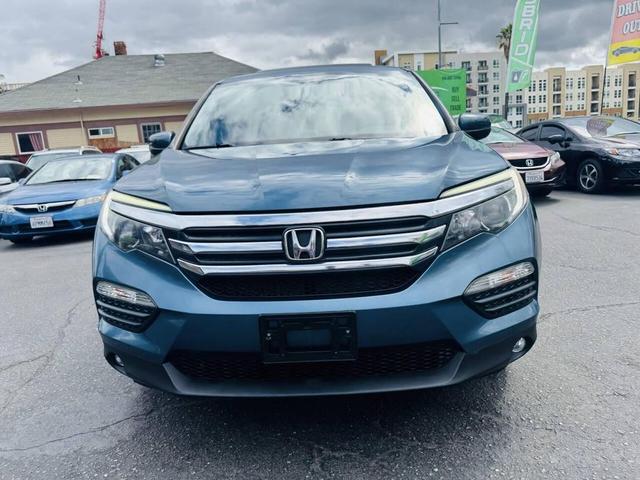 Photo of 2016 Blue Honda Pilot