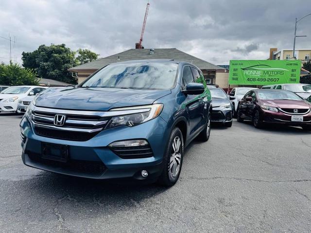 Photo of 2016 Blue Honda Pilot