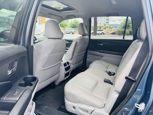 Photo of 2016 Blue Honda Pilot