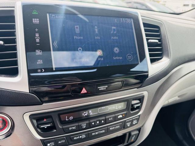 Photo of 2016 Blue Honda Pilot