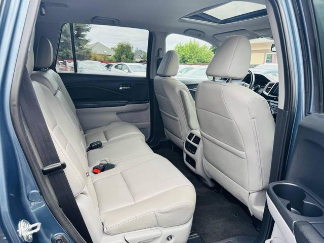 Photo of 2016 Blue Honda Pilot