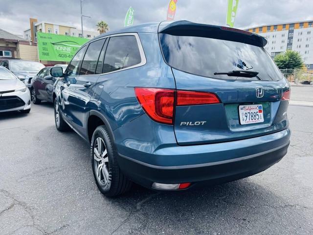 Photo of 2016 Blue Honda Pilot