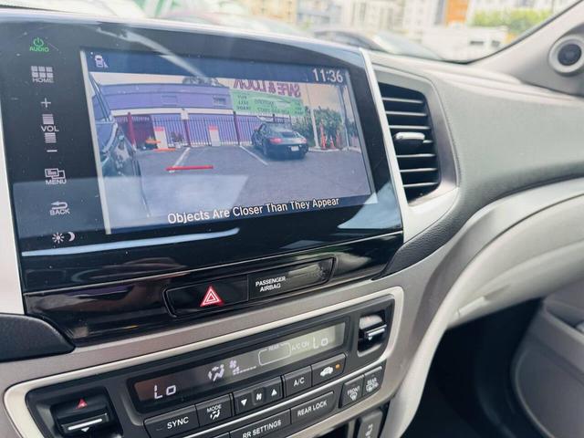 Photo of 2016 Blue Honda Pilot