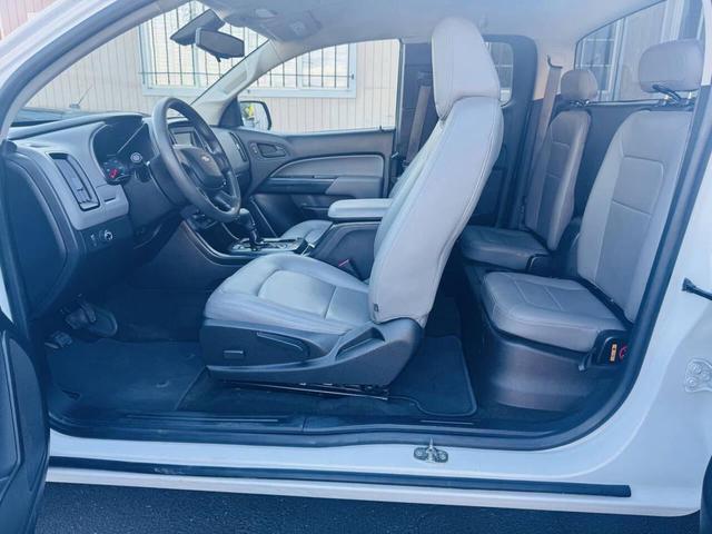 Photo of 2017 Summit White Chevrolet Colorado