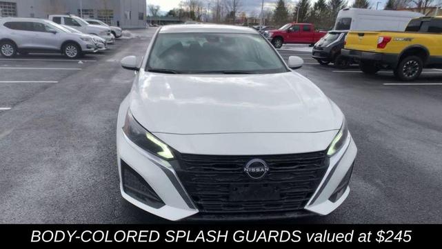 Photo of 2025 Glacier White Nissan Altima