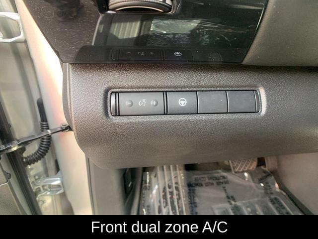 Photo of 2024 Brilliant Silver Metallic Nissan Pathfinder