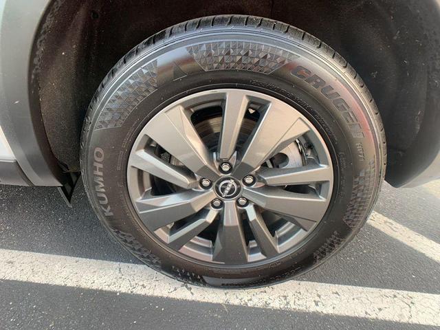 Photo of 2024 Brilliant Silver Metallic Nissan Pathfinder