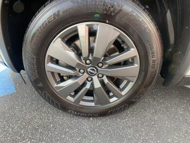 Photo of 2024 Brilliant Silver Metallic Nissan Pathfinder