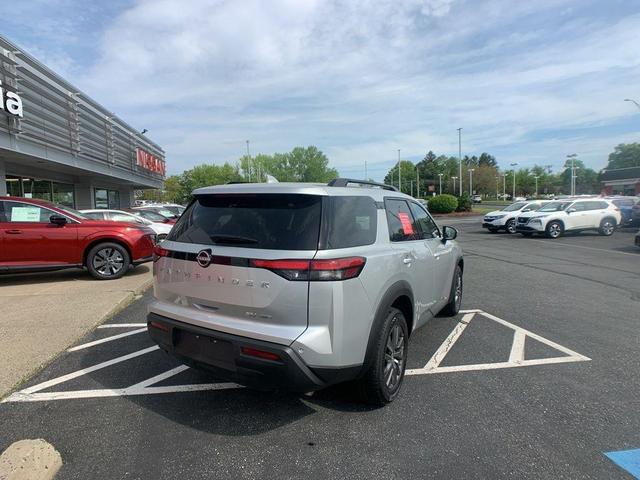 Photo of 2024 Brilliant Silver Metallic Nissan Pathfinder