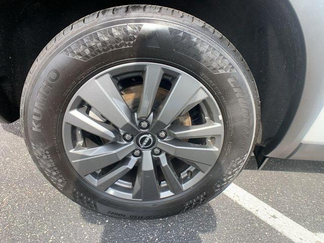 Photo of 2024 Brilliant Silver Metallic Nissan Pathfinder