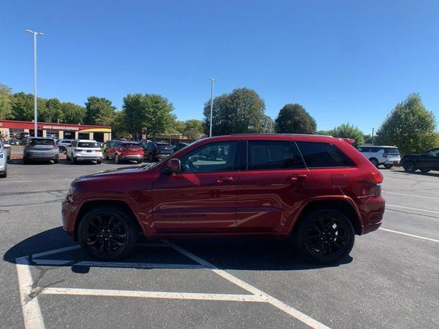 Photo of 2018 Velvet Red Pearlcoat Jeep Grand Cherokee