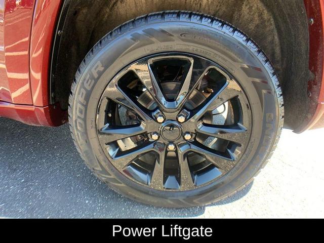 Photo of 2018 Velvet Red Pearlcoat Jeep Grand Cherokee