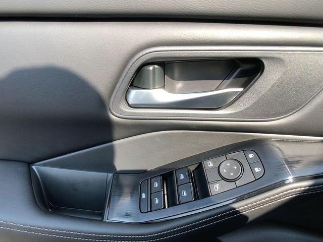 Photo of 2025 Black Nissan Rogue