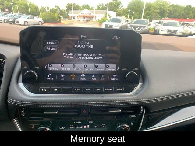 Photo of 2022 Boulder Gray Nissan Rogue