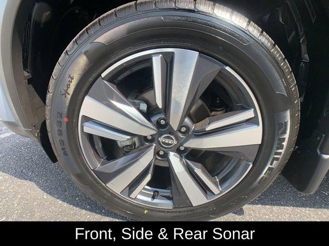 Photo of 2022 Boulder Gray Nissan Rogue