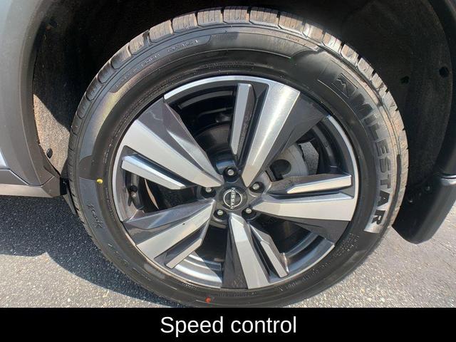 Photo of 2022 Boulder Gray Nissan Rogue