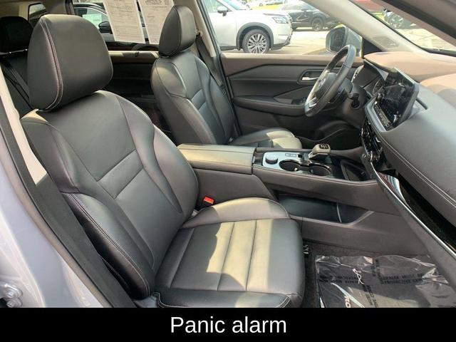 Photo of 2022 Boulder Gray Nissan Rogue