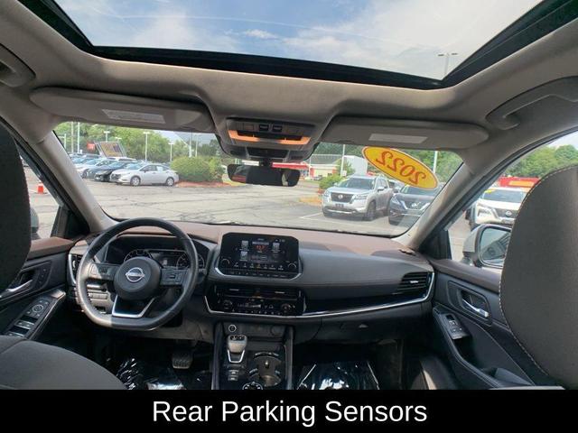 Photo of 2022 Boulder Gray Nissan Rogue