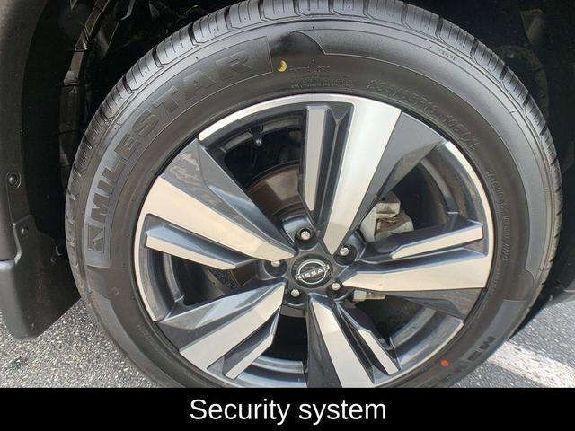 Photo of 2022 Boulder Gray Nissan Rogue