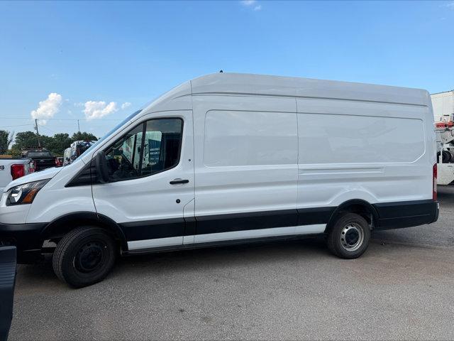 Photo of 2022 Oxford White Ford Transit-250