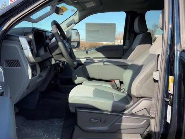 Photo of 2025 Antimatter Blue Metallic Ford F-250