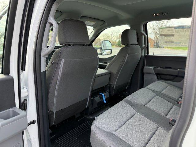 Photo of 2025 Oxford White Ford F-250