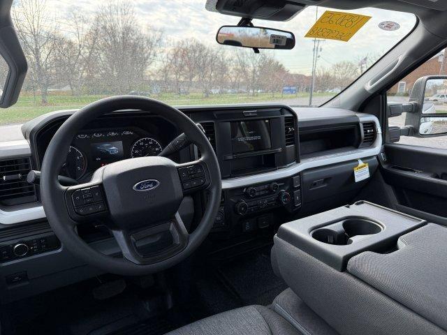 Photo of 2025 Oxford White Ford F-250