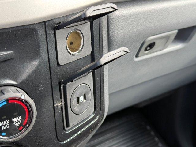 Photo of 2025 Oxford White Ford F-250