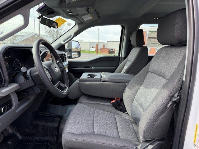 Photo of 2025 Oxford White Ford F-250