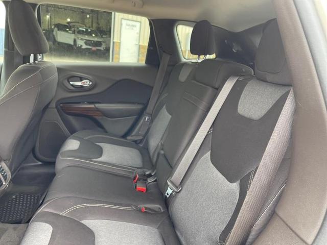 Photo of 2014 Tan Jeep Cherokee