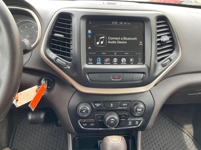 Photo of 2014 Tan Jeep Cherokee