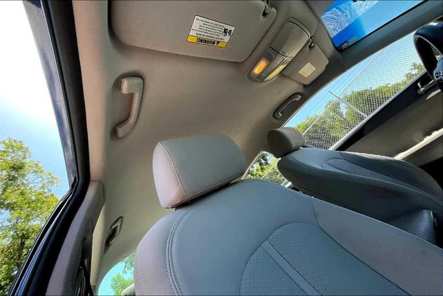 Photo of 2018 Lakeside Blue Hyundai SONATA
