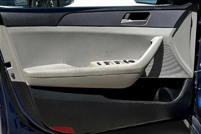 Photo of 2018 Lakeside Blue Hyundai SONATA