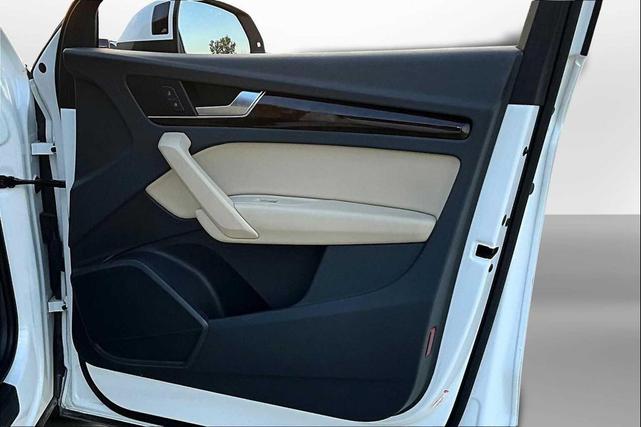 Photo of 2019 Ibis White Audi Q5