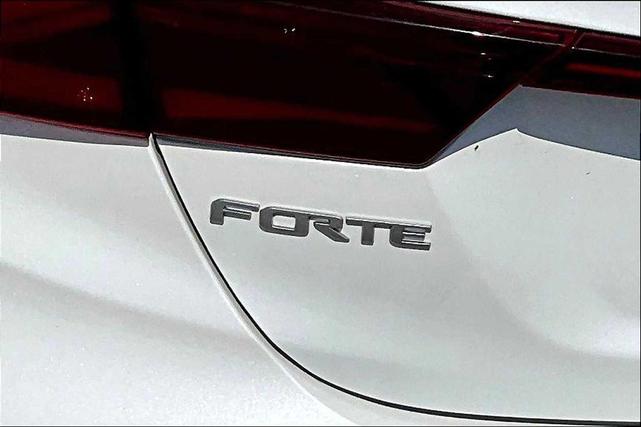 Photo of 2022 Snow White Pearl Kia Forte