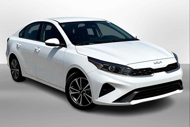 Photo of 2022 Snow White Pearl Kia Forte
