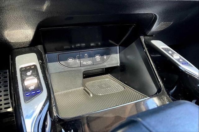 Photo of 2024 Midnight Black Kia Sorento