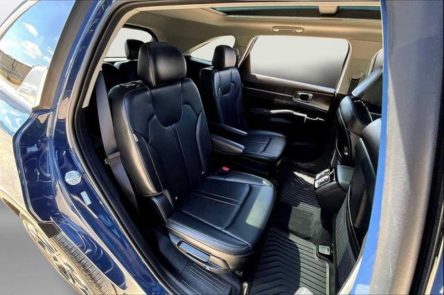 Photo of 2024 Midnight Black Kia Sorento