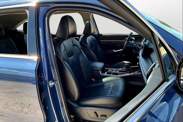 Photo of 2024 Midnight Black Kia Sorento