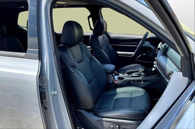Photo of 2025 Wolf Gray Kia Telluride