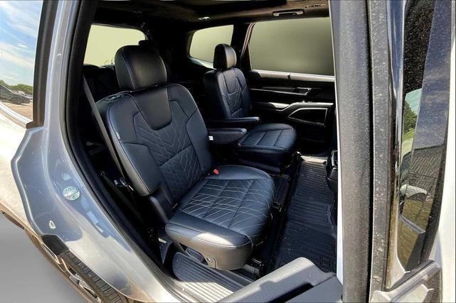 Photo of 2025 Wolf Gray Kia Telluride