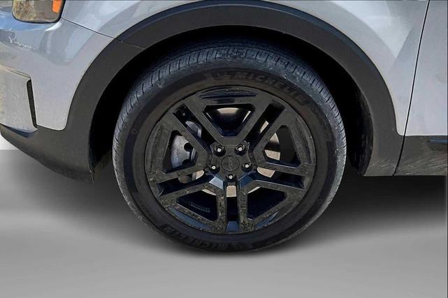Photo of 2025 Wolf Gray Kia Telluride